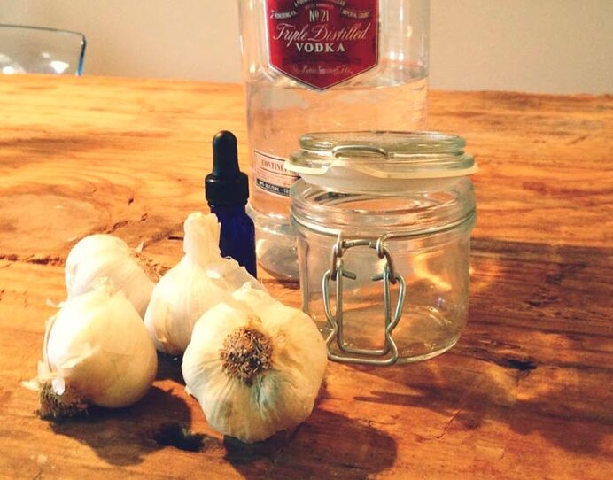Ingredienti per preparare una miscela di aglio che ingrandisce il pene